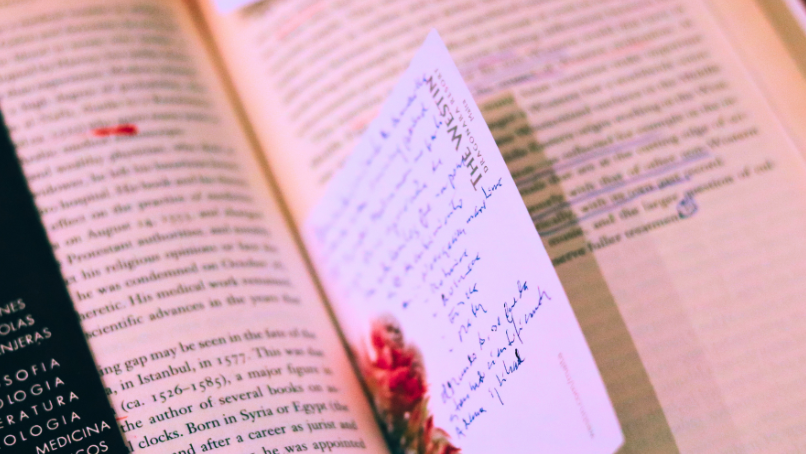 Muestra bibliográfica: "Las huellas del libro"