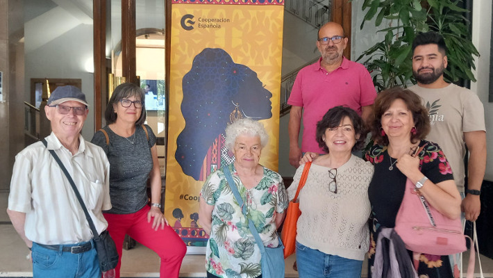 Visita del 28 de mayo en el vestíbulo de la AECID