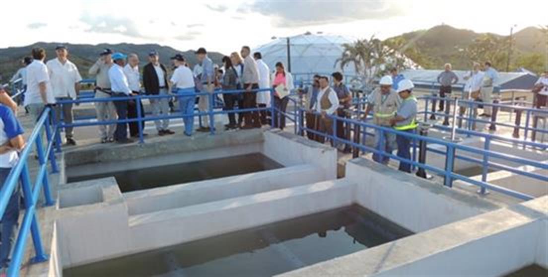 Visita durante la inauguración